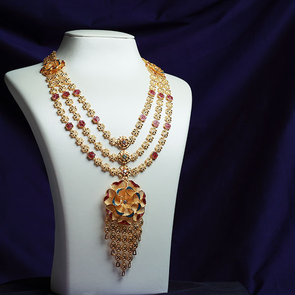 Classic Jewels & Diamonds